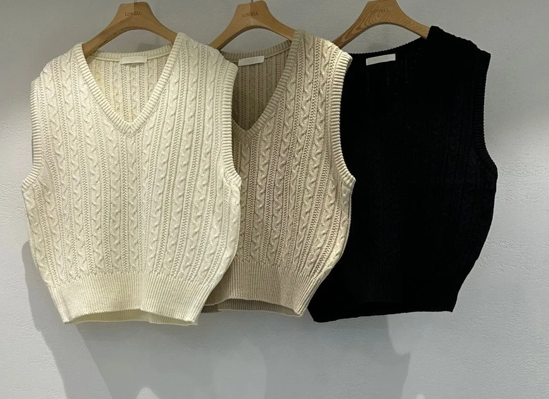 Easy Cable V-Neck Vest
