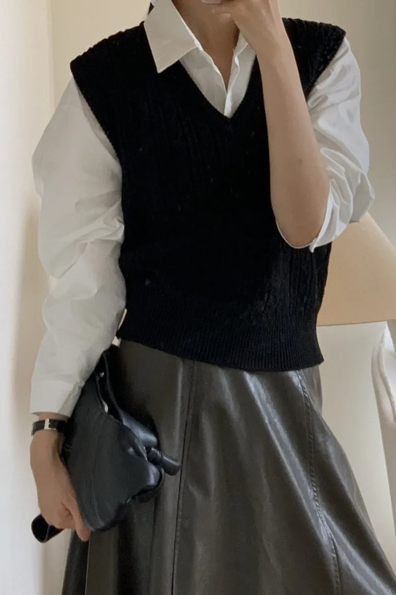 Easy Cable V-Neck Vest