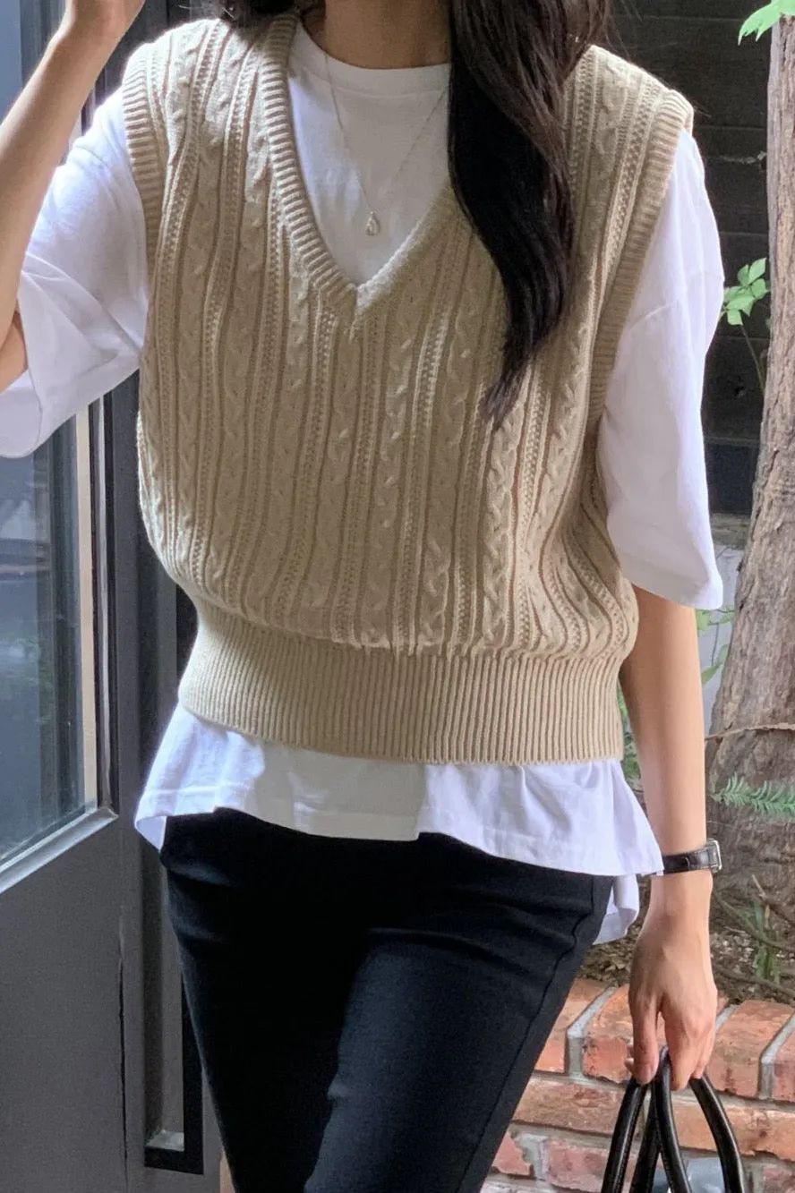 Easy Cable V-Neck Vest