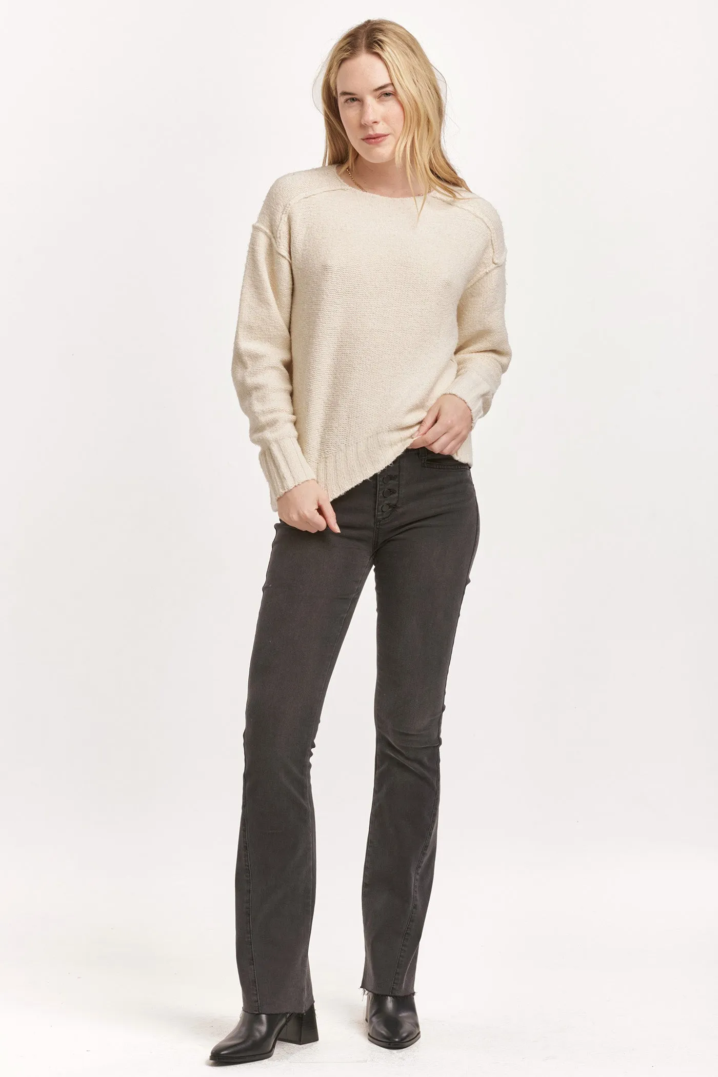 JENNA RAW DETAIL LONG SLEEVE RELAXED FIT SWEATER CREAM